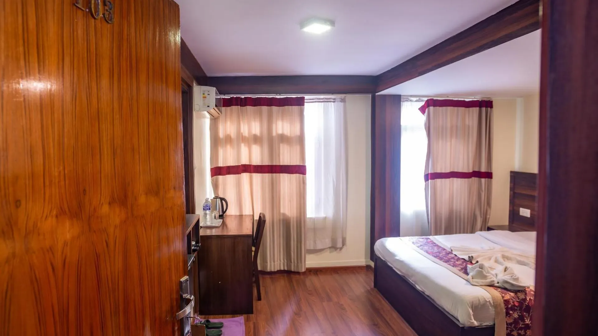 Hotel Yambu Катманду 3*,